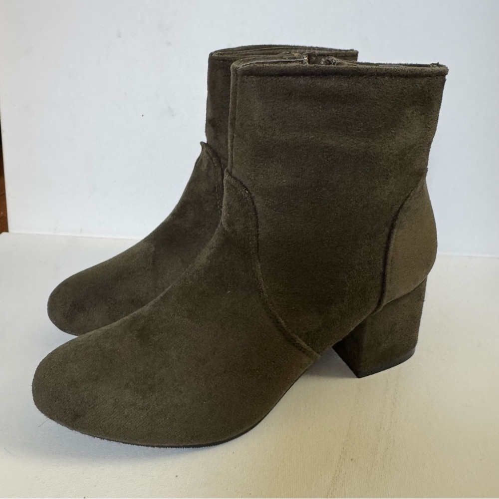 Elegant Olive Ankle Booties Size 8 - Picture 3 of 12